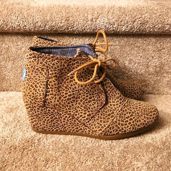 Toms "Desert" Wedge Lace-Up Ankle Boots in Leopard Print Size 7.5 - Picture 1 of 8